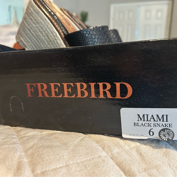 Freebird Miami black snake leather wedge sandals NWT 6 - Picture 2 of 6